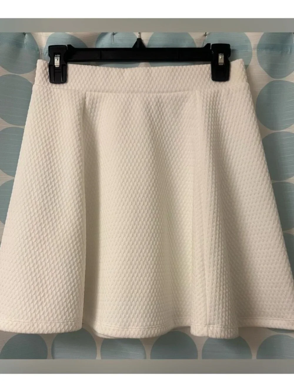 White Textured Mini Skirt. Size Small.
